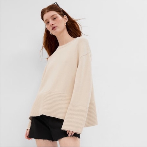 GAP Sweaters - NWOT GAP Beige Knit Cotton Sweater